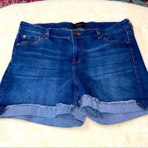 Women’s Cuffed Celebrity Pink Shorts. Blue, Size16